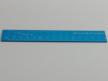 紙を綺麗にカットできる！ハイライン アルミ定規15cm