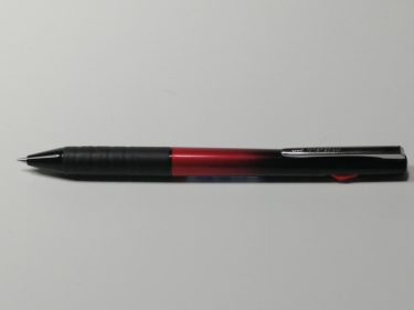 単色ボールペン並の細さ！ジェットストリーム３色スリムコンパクト